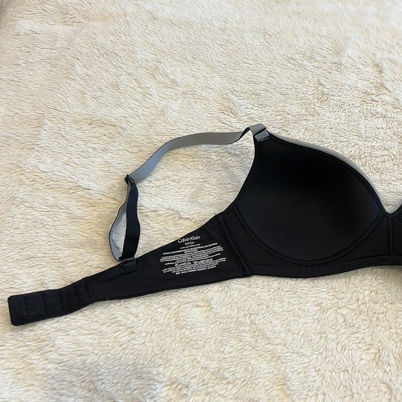Calvin Klein Wirefree Bra Black size Small Comfortable Microfiber Soft - Picture 6 of 7